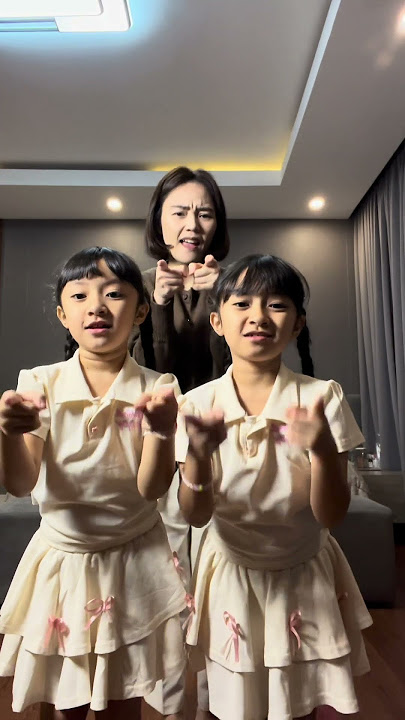 janjinya cuma canda hahaha #kembar #jogetviral #dance #cute #twins #shorts