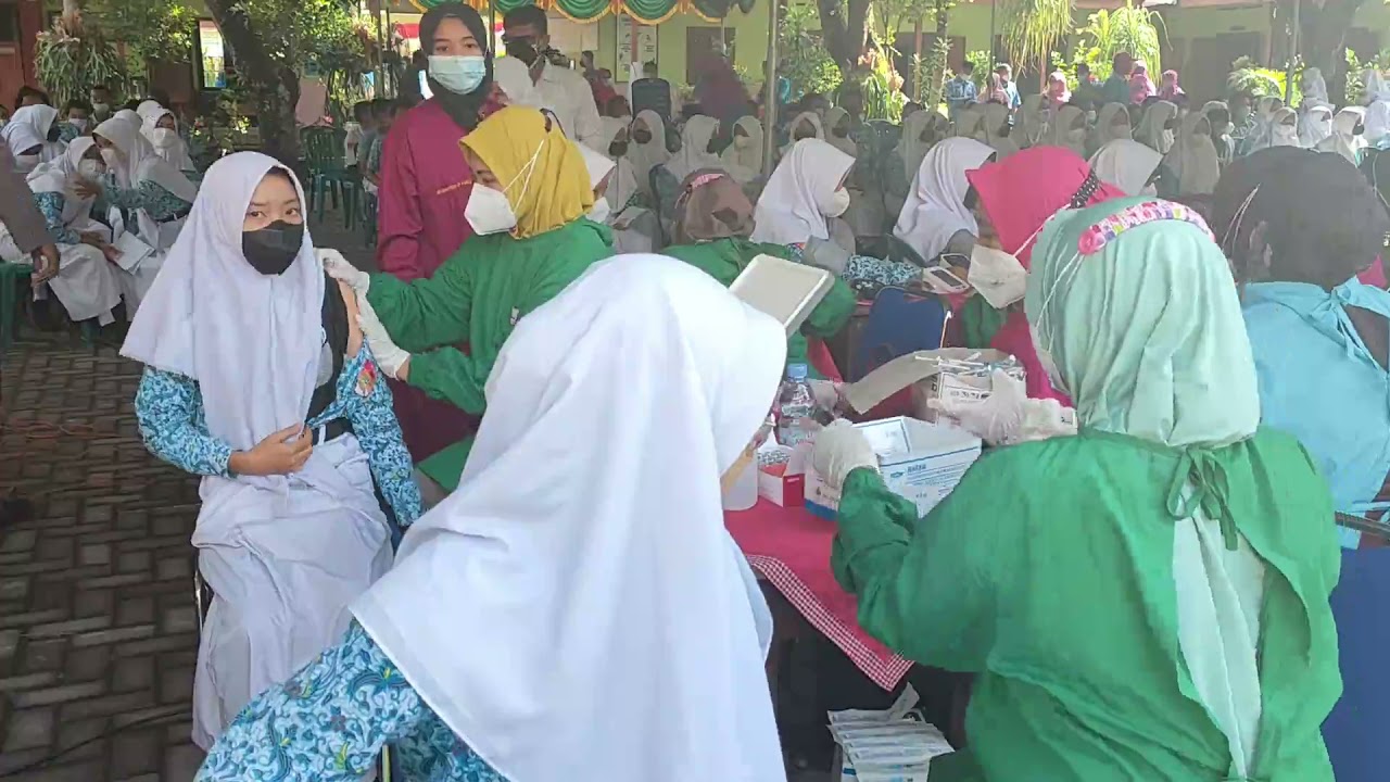 VAKSINASI PELAJAR DOSIS KEDUA DI SMP N 1 KARANGANOM