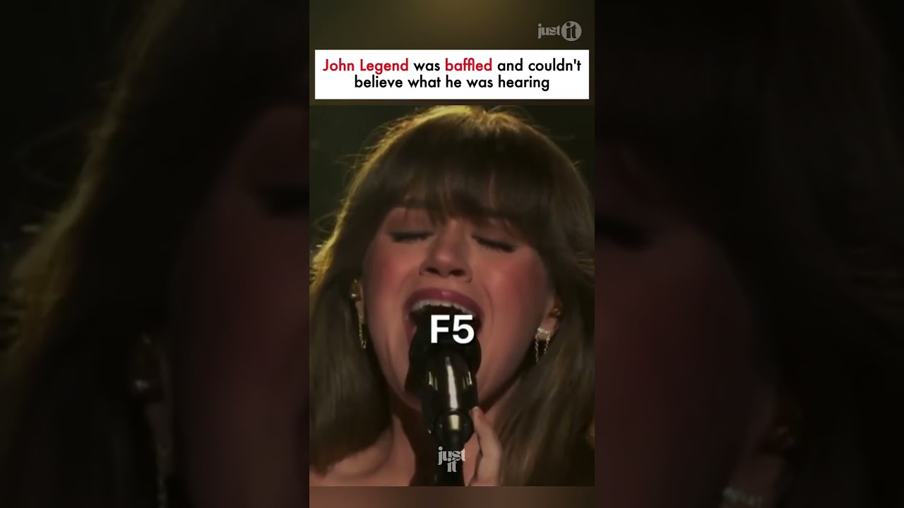Kelly Clarkson and Ariana Grenade hit 3 notes at once