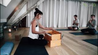 Download lagu Yoga13 Jivamukti Harmonium Mantra Impression