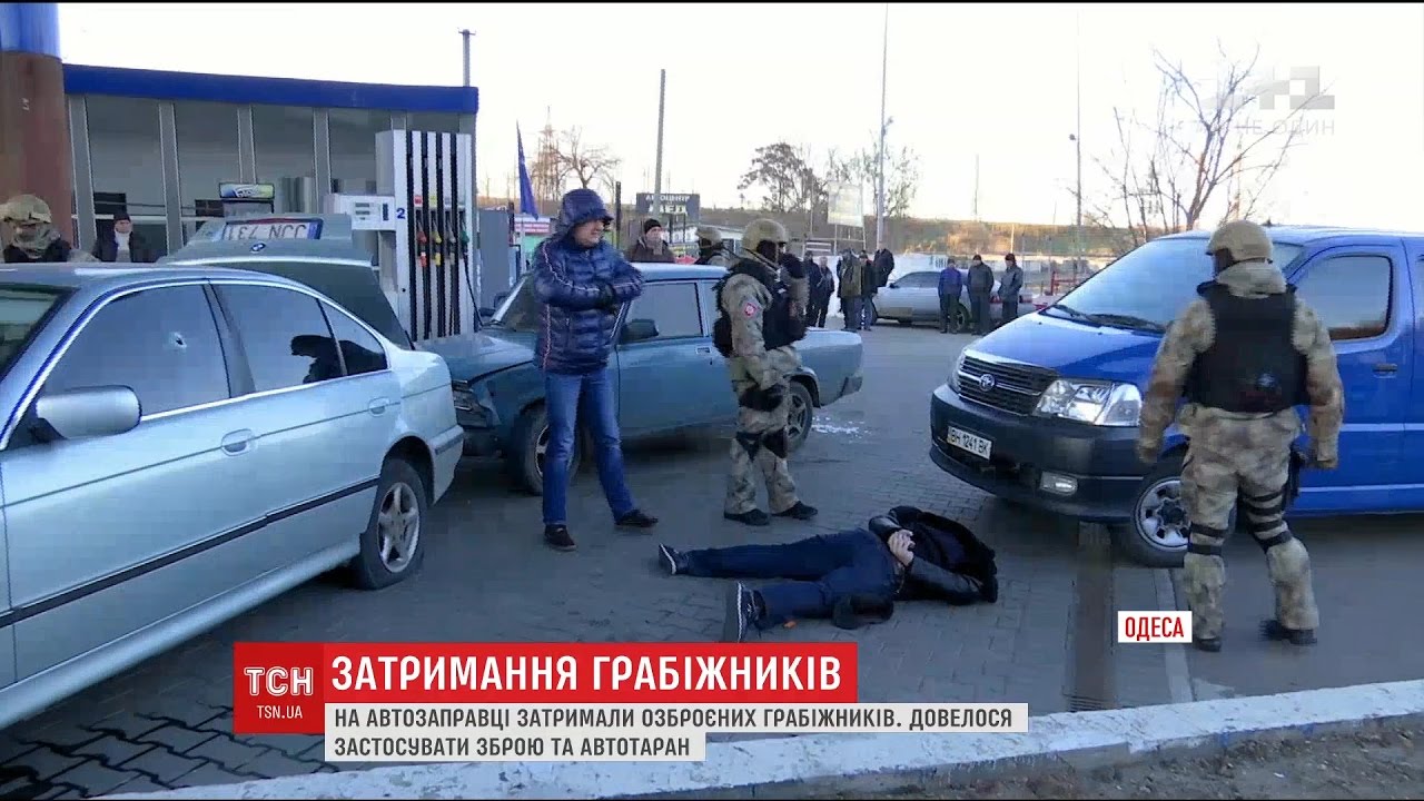 В Одесі зі стріляниною та автотараном затримували озброєних злочинців