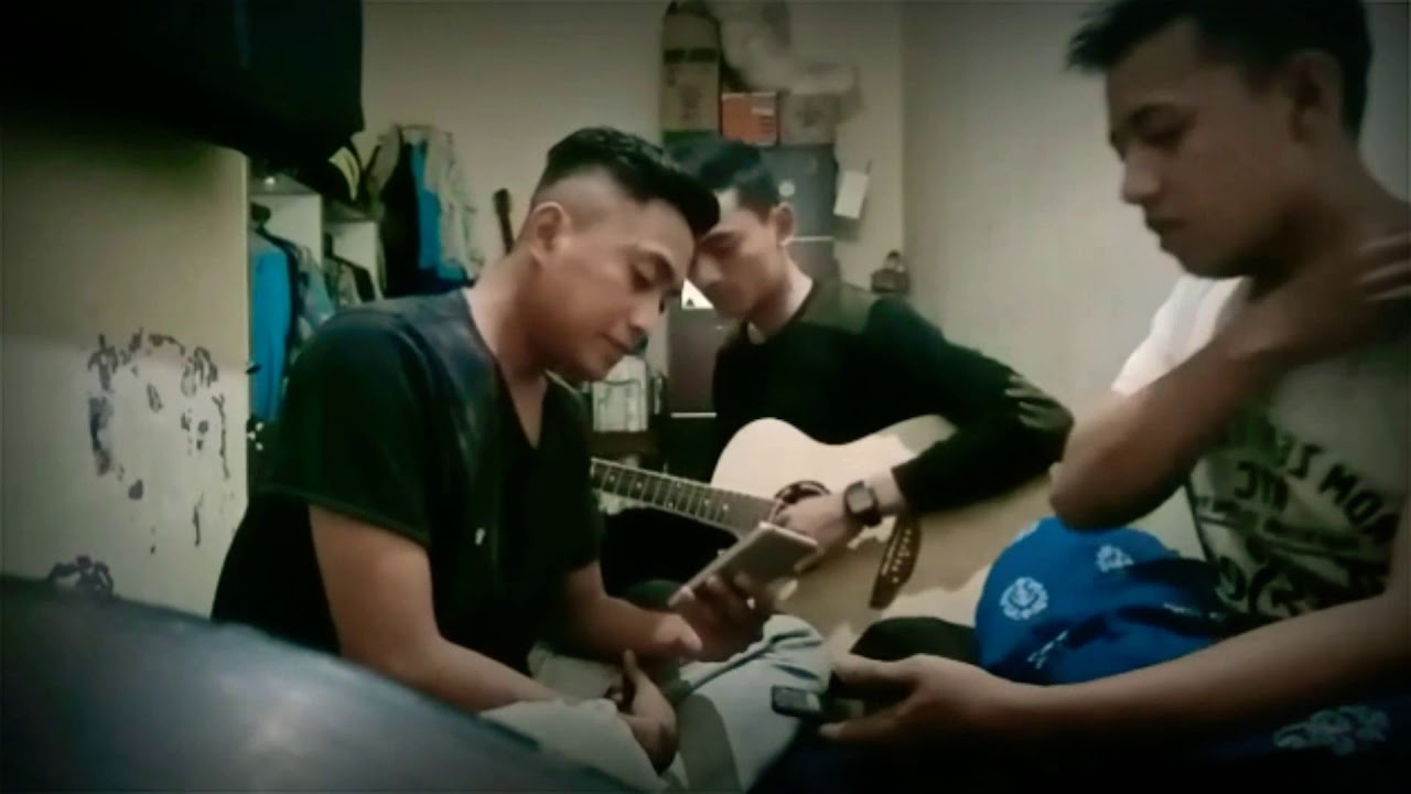 "Celengan Rindu" cover acoustic dari Fiersa Besari - YouTube