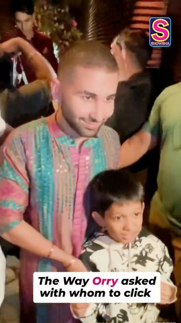 Social Media Star Orry Gets Surrounded By Fans | Clicks Pictures with His Little Fan | N18S