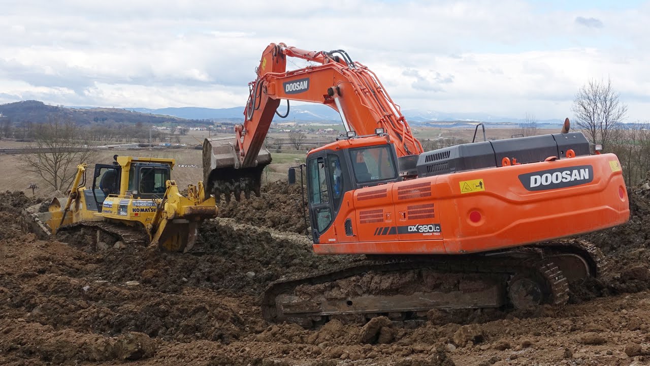 Doosan excavator pulls Komatsu dozer from mud YouTube