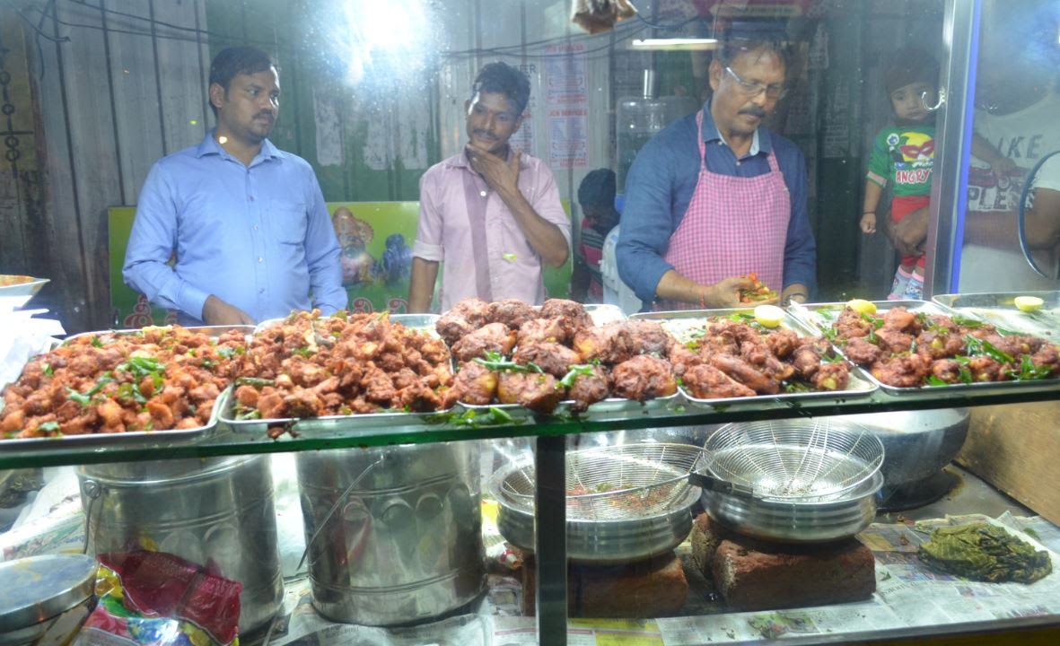 Amazing Chicken, Prawn, Kamju, Fish Street Food in Hyderabad || Indian Food on Streets | Street Byte