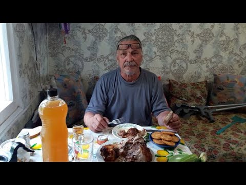 Видео: Жизнь в деревне, Накрыли стол на Пасху, Что приготовила. Вкусно !