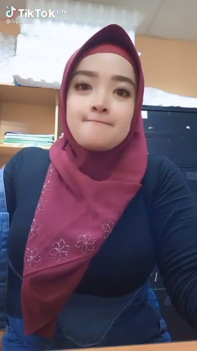 cipokan peluk remas toket tetek gede tante