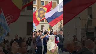 Pilgrims from around the world walk down to St Peter’s square for Pope’s Audience #popeleoxiv