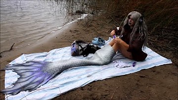 HOW TO PUT ON A SILICONE MERMAID TAIL (the EASY way) ♥ Putting on a Mermaid Tail in 5 mins or LESS!