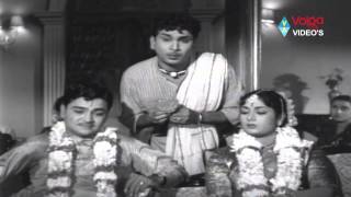 Mooga manasulu songs - mudda banthi puvvulo kalla movie: manasulu,
cast: akkineni nageswara rao, jamuna, savitri, b. padmanabham, gummadi
venkate...