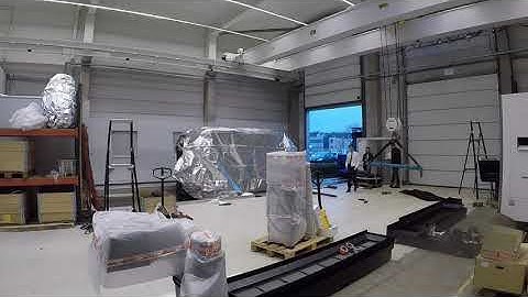 2 Move Machines placing a INTEGREX j-200