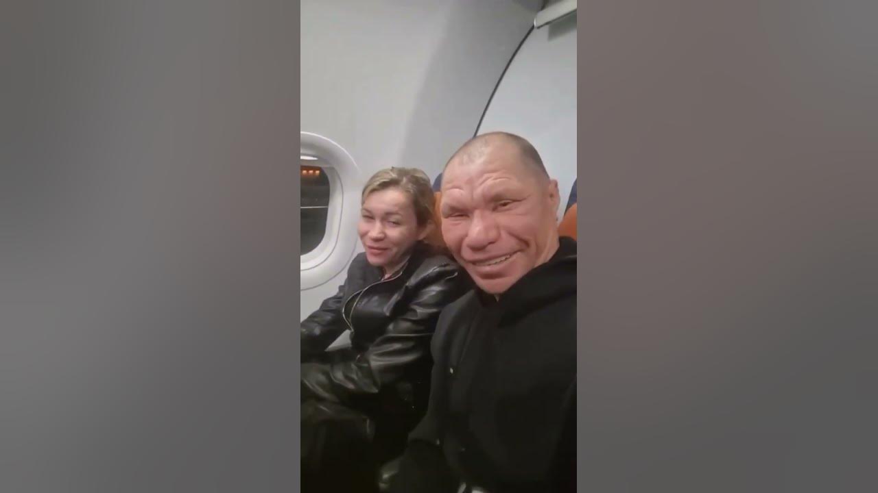 Олег Монгол за рулем БМВ