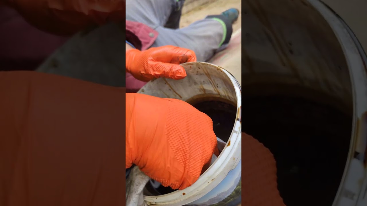 DIY oilchange on wood sticks 😂 #mechanic #repair #car #vw #oilchange #diy #maintenance #farm