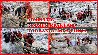 EVAKUASI KORBAN GEMPA SICHUAN CHINA