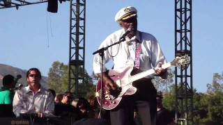 Chuck Berry "Around And Around" @ Hootenanny 2010 chords