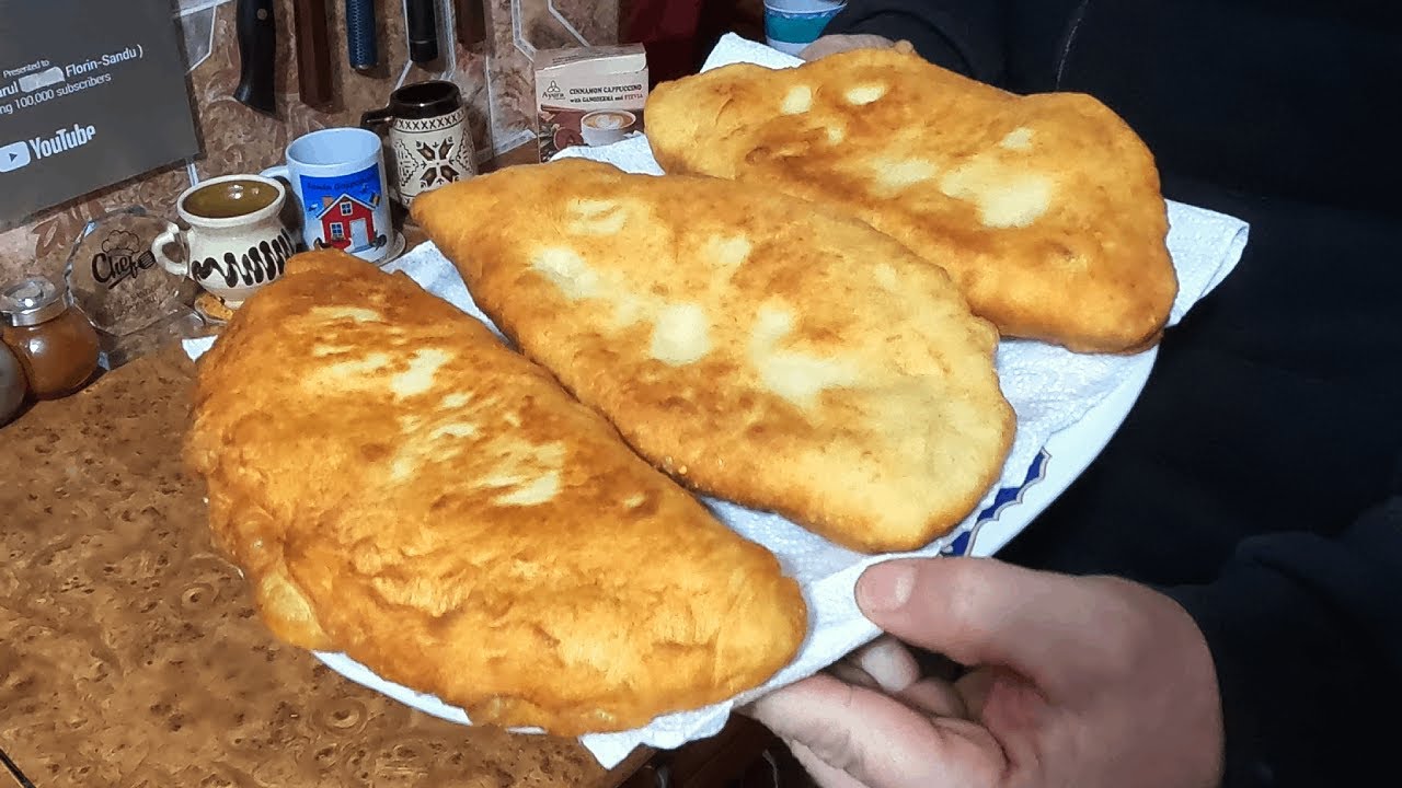 Placinte cu varza acra si cartofi