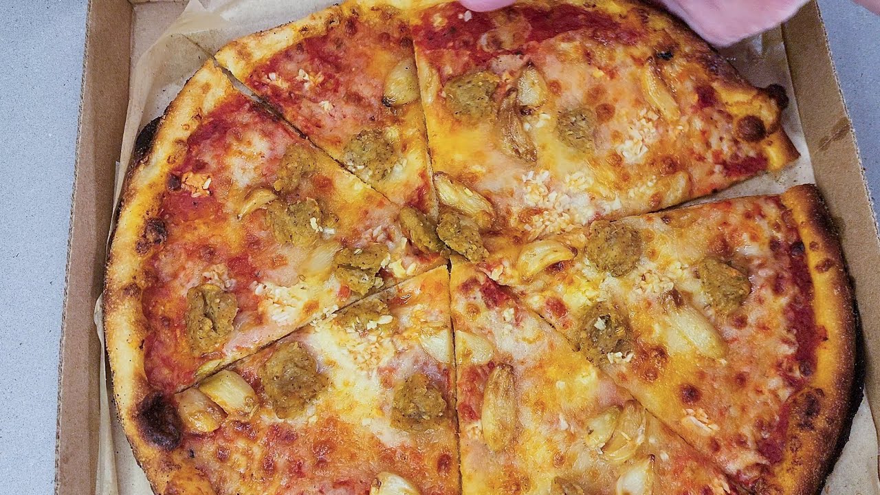 Sausage Garlic Pizza from Blaze Pizza Review YouTube