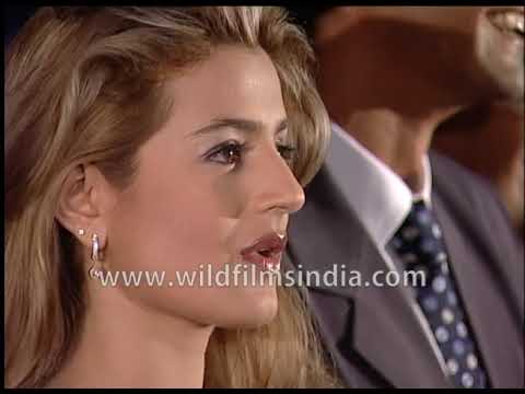 Amisha Patel dances with Zayed Khan, Hrithik Roshan at a party with Diya Mirza and Arjun Rampal