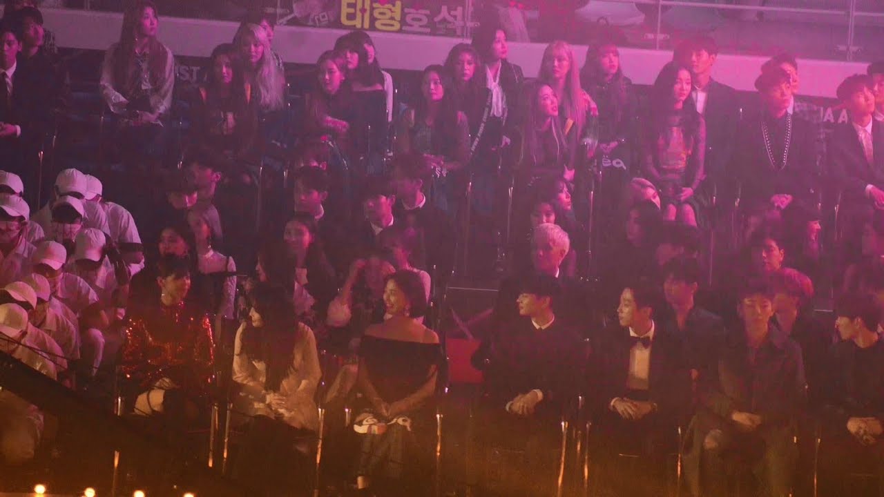 [색보정] 트와이스(Twice),모모랜드,아이즈원 Reaction To BTS (방탄소년단) IDOL @181128 AAA[ 4k Fancam/직캠]