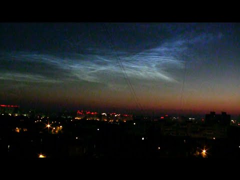 Bright Comet C / 2020 F3 ، ابرهای غافلگیر شبانه و ناهید با هم در آسمان! نادرترین پدیده!