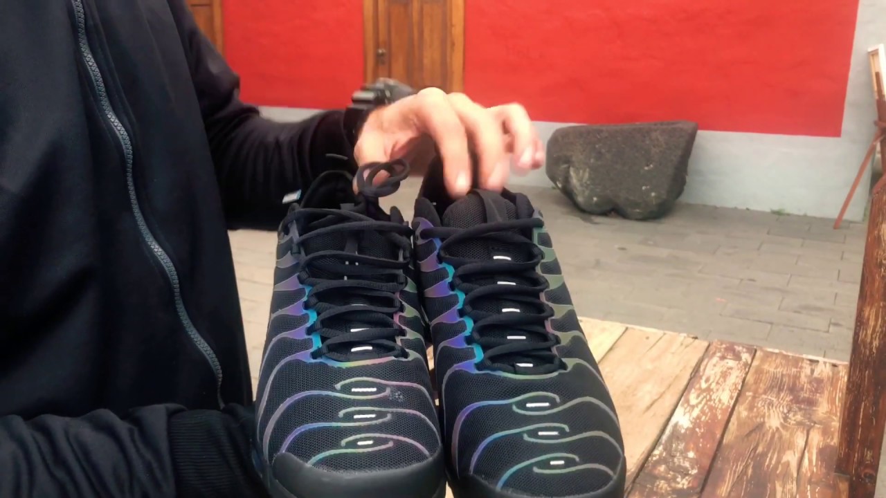 nike tn black on feet