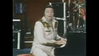 Mickey Gilley live edit July 3 1982 and more Don't All The Girls Get Prettier at Closing Time