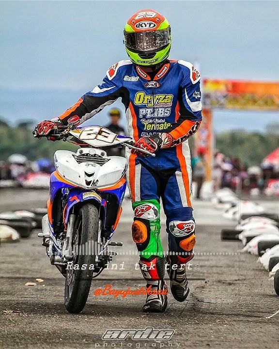 Story wa road race