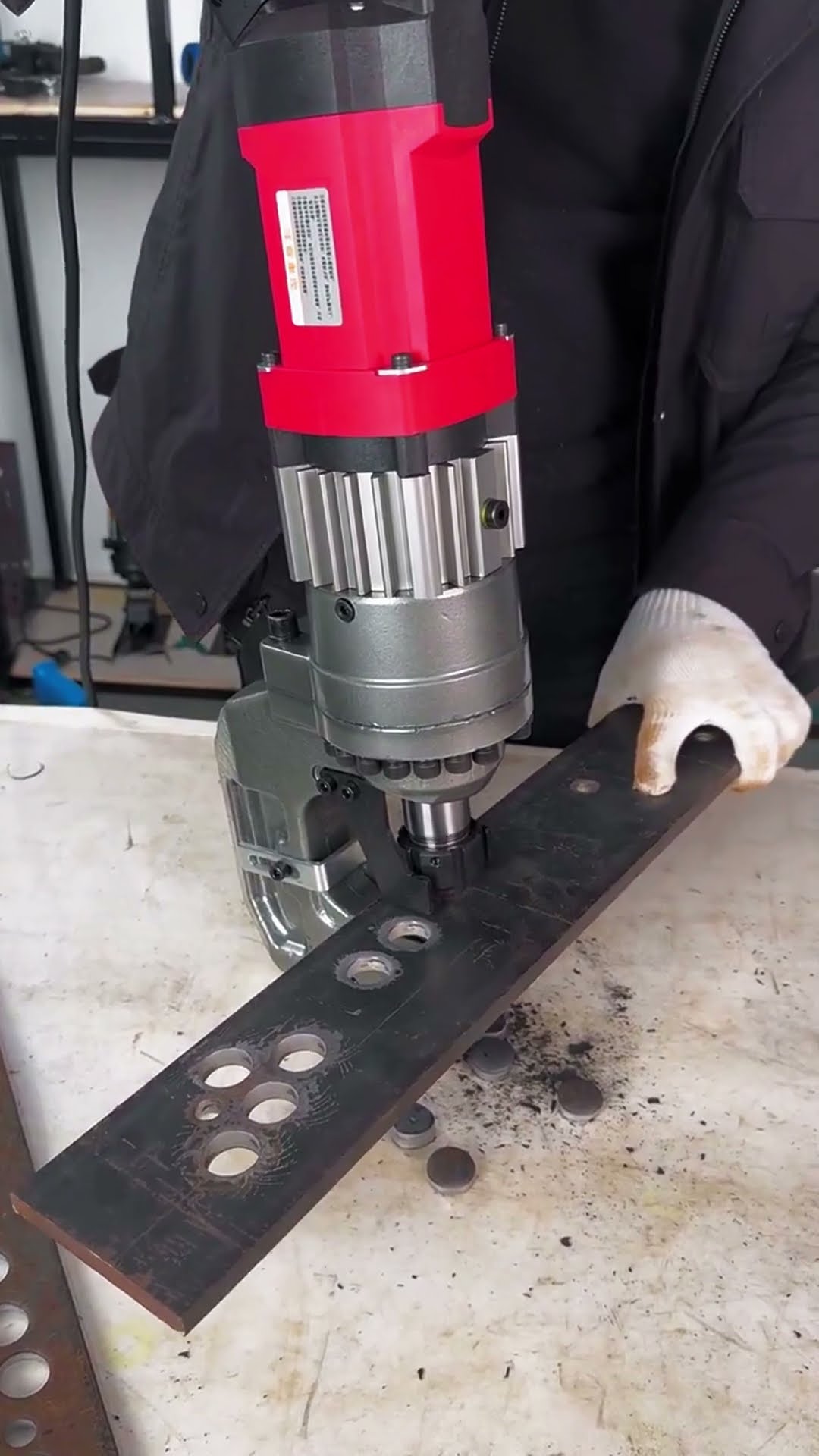 Hydraulic drilling process of thick steel plate- Good tools and machinery make work easy