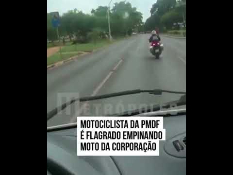 FABINHO DA HORNET - POLICIA DANDO UM GRAU DE MOTO NO MEIO DA RUA