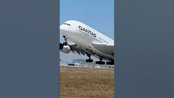 Big Plane Take Off إقلاع الطائرات الكبيرة 
