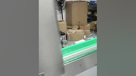 Fully automatic heat shrinkable film sleeve labeling machine for bottle neck or body