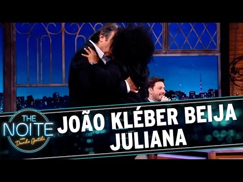 The Noite (12/05/16) - João Kléber beija Juliana