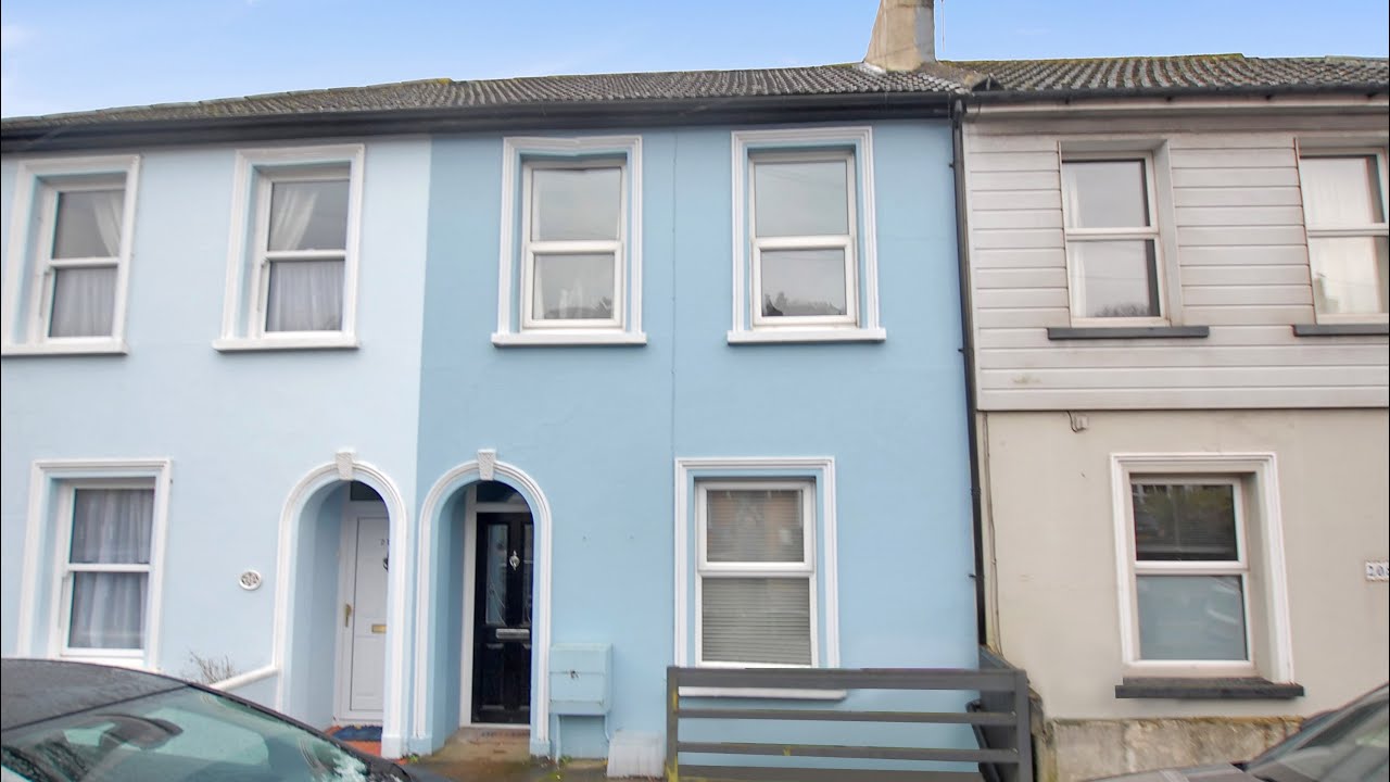 210 Seabrook Road, Seabrook, Hythe. CT21 5RA. £295,000 Freehold. Call