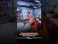 “Man Uses Hand Gestures in Chinese Restaurant to Order Food – Staff Can’t Stop Smiling! 😂🍜”