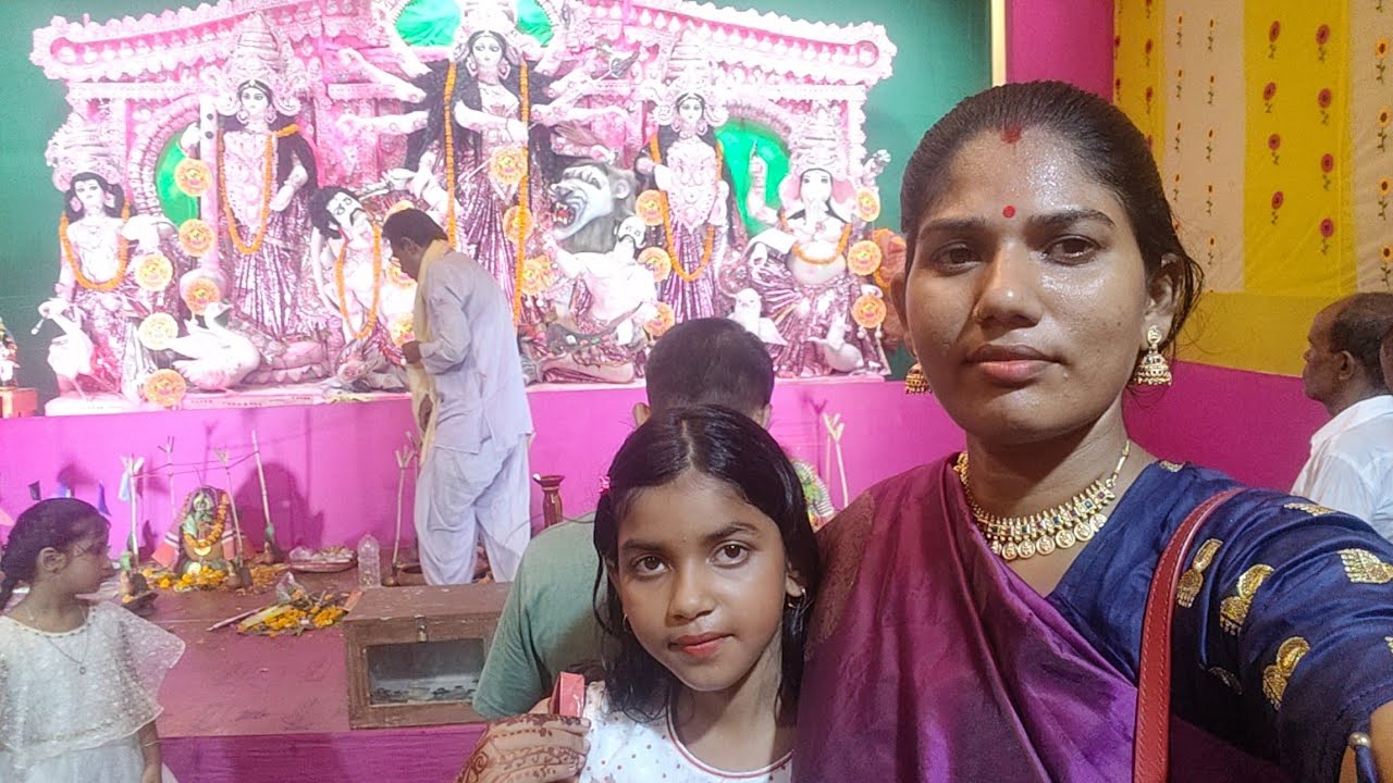 মুনকে নিয়ে আমাকে বেরোতে হলো।