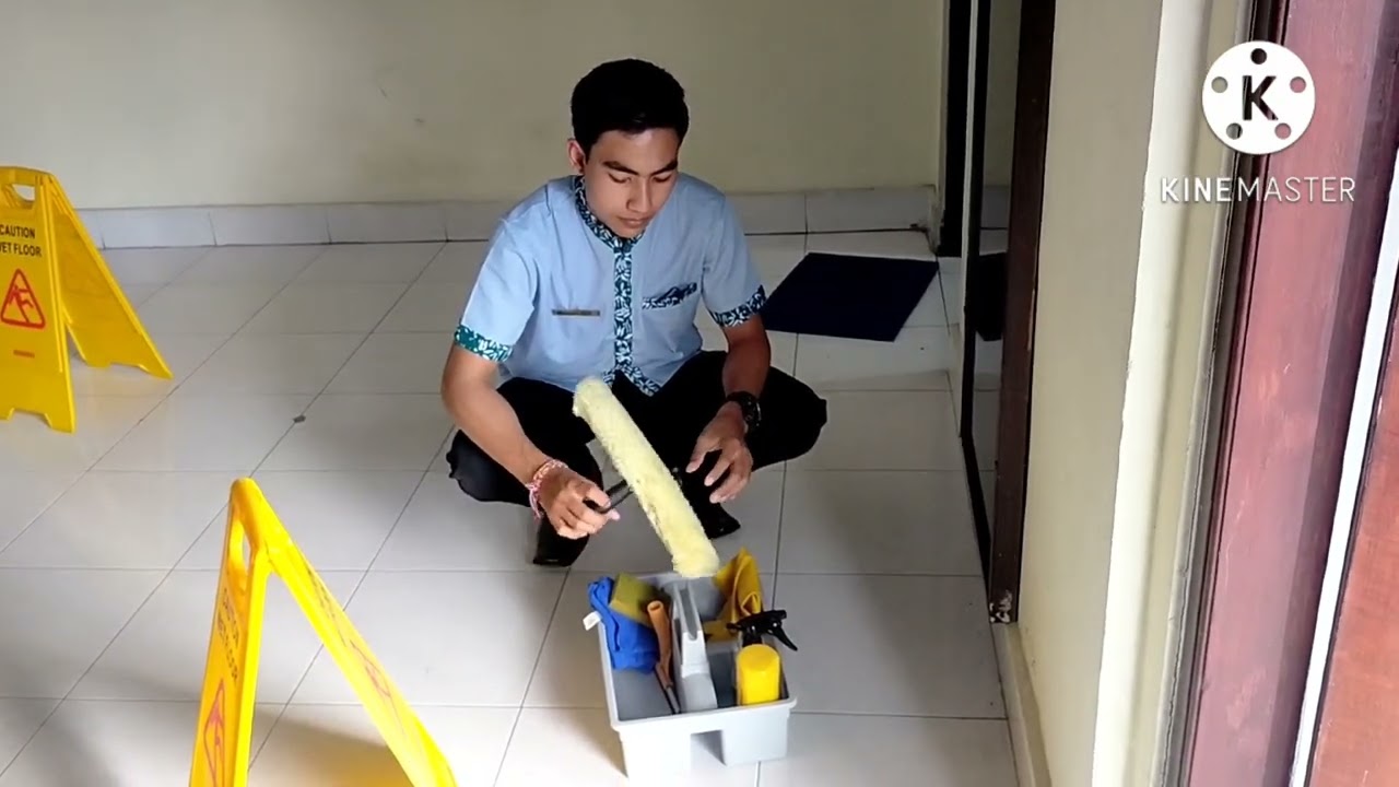 "Equipment, Chemical, and PPE ( Personal Protective Equipment) dalam proses Cleaning" byJulianaputra