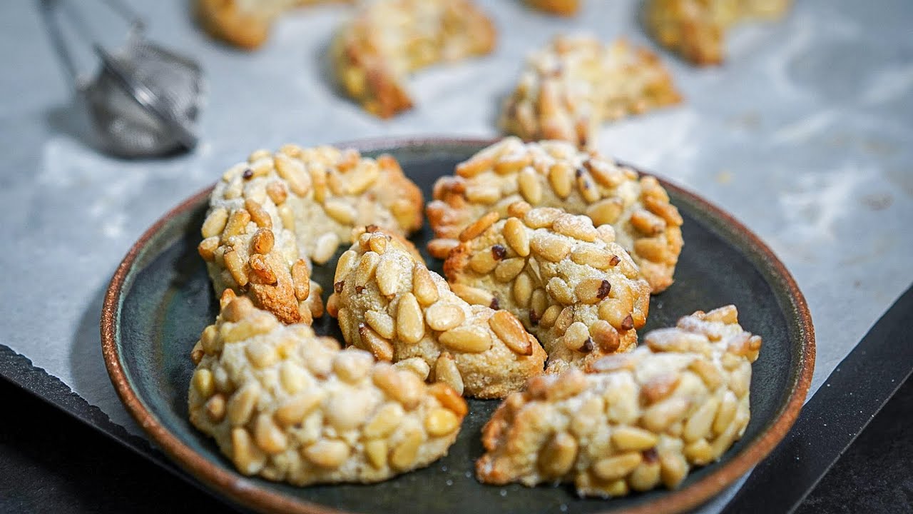 Recette Petits Croissants Amande Pignons Fleur D Oranger Youtube Recette Petits Croissants Amande Pignons Fleur D Oranger Youtube