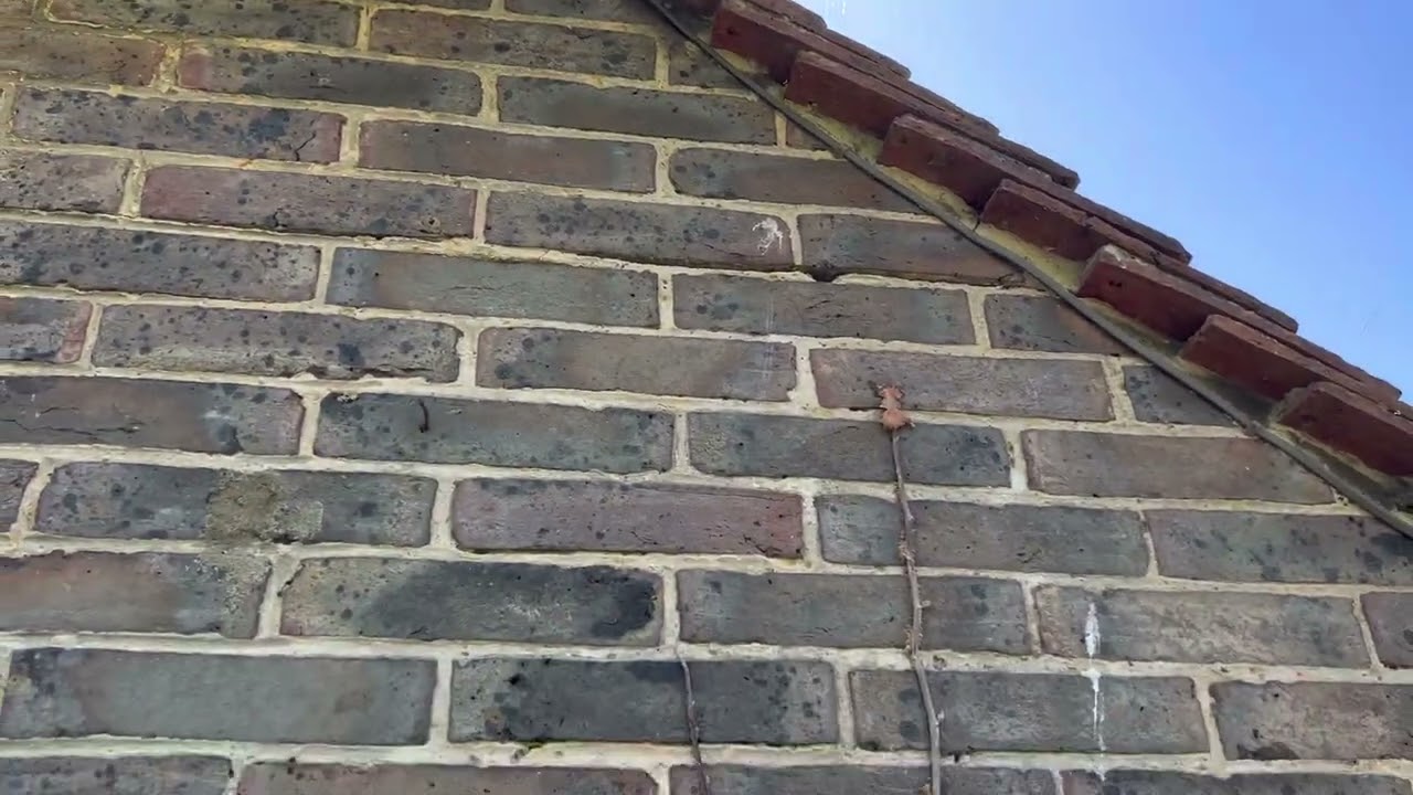 Cavity wall tie corrosion caused by a leaking gutter