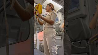 Pramugari Sedang Bertugas