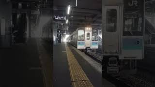 JR東日本長野支社の篠ノ井線の松本駅から普通ワンマン列車長野行きが発車する