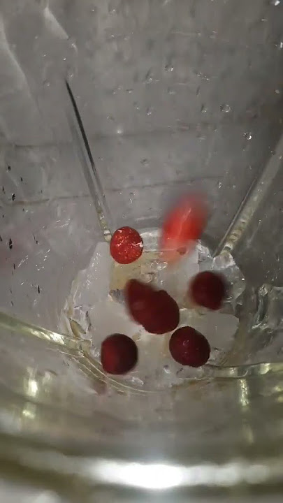 Panas-panas gini bikin #smoothiesstrawberry