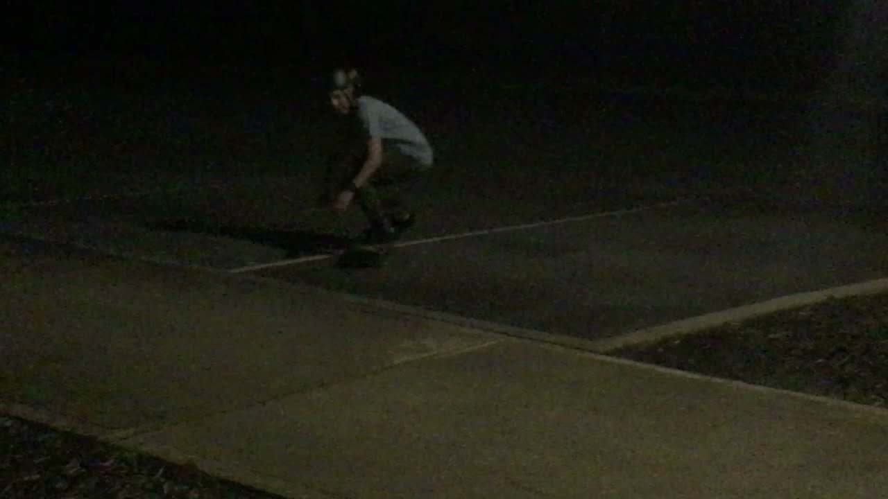 Small little line while night skating