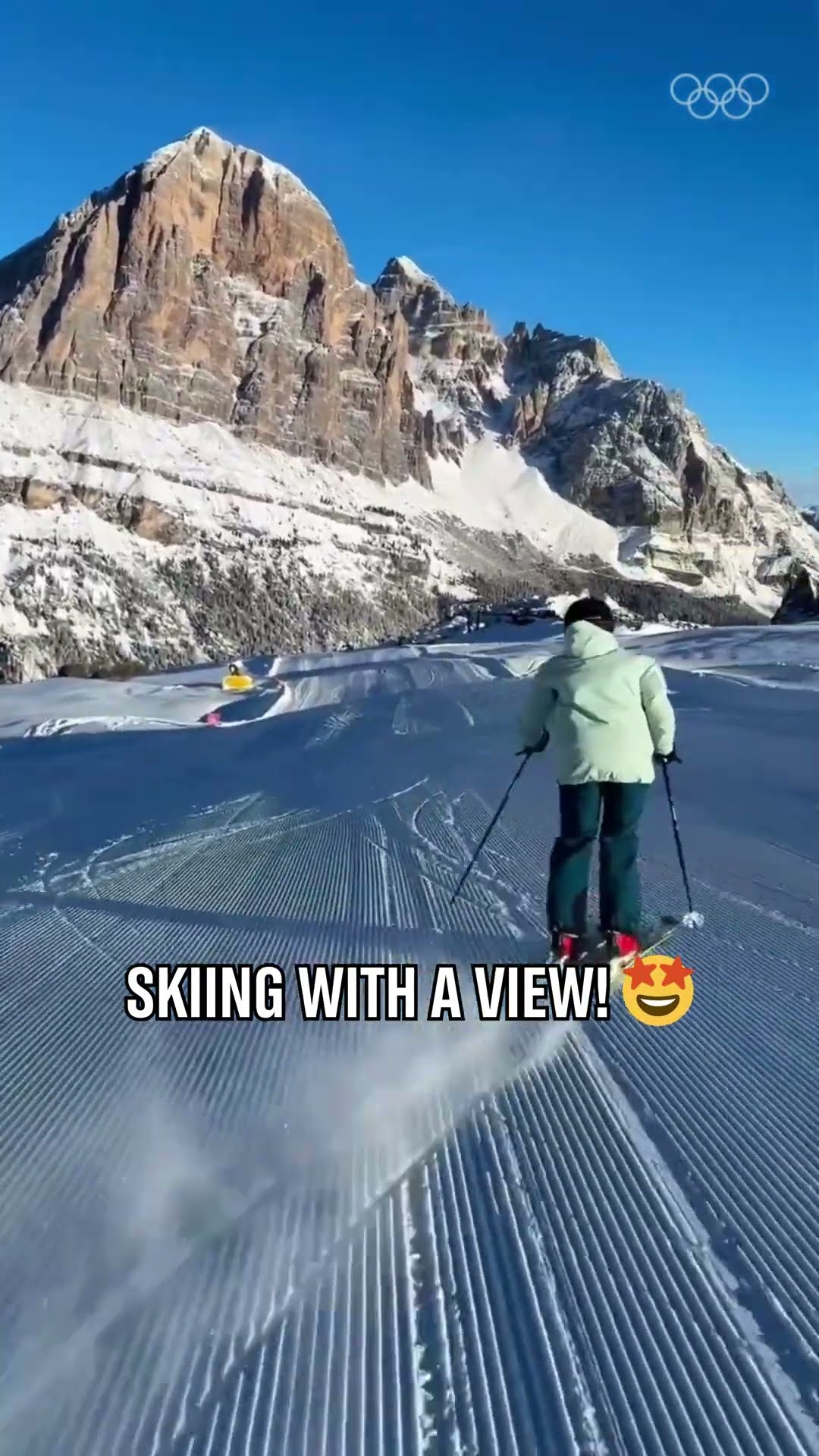 That view of the Dolomites! ? Italy's winter playground! ???️