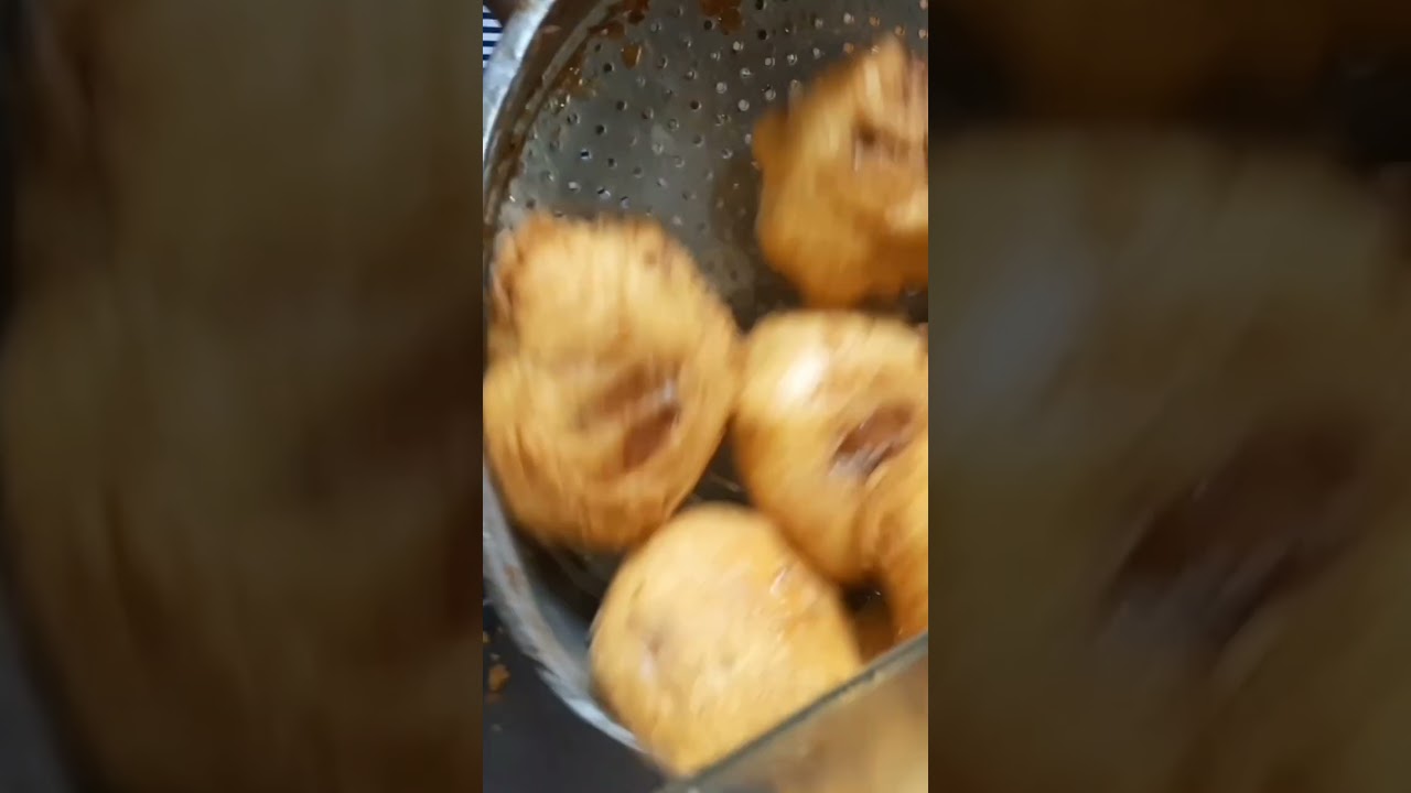 Vile parle Famous Parleshwar vada pav