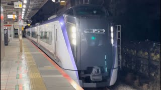 【ジョイント音最高！】E353系ﾓﾄS120編成が回送電車として三鷹駅6番線を通過するシーン（2024.3.1.20:48）〜快速を退避させた！〜