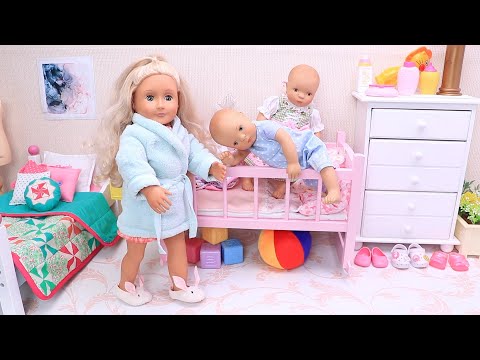 Anne ve İkiz Bebek Bebek Aile Rutini! Play Dolls'dan Derleme Videoları!