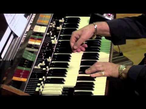 Andr & Augusto Jazz Duo - 'The Cat' on the Hammond X-66