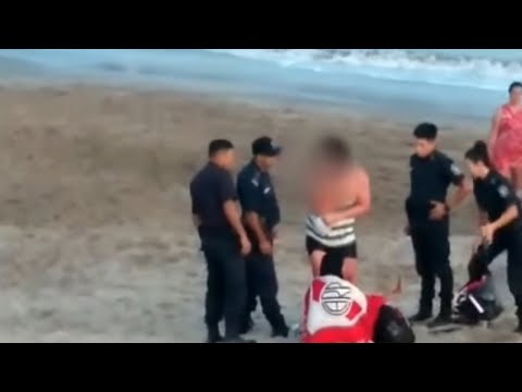 enterraron a su hija en la arena para meterse al mar en Santa Clara