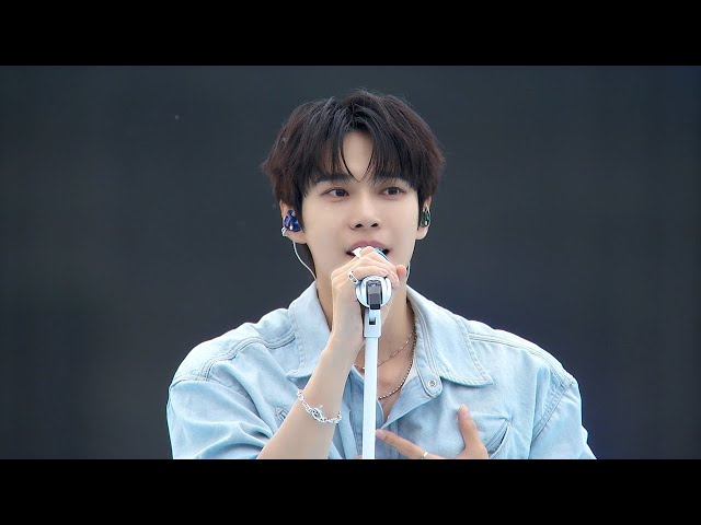 DOYOUNG 도영 '반딧불 (Little Light)' Live Stage @'청춘의 포말 (YOUTH)' Special Live class=