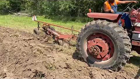2020 Oblong, IL Plow Day, Allis Chalmers 190 XT LP Gas and IH 1066 Plowing